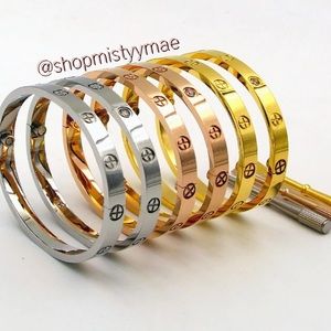 NEW! Stylish bracelet